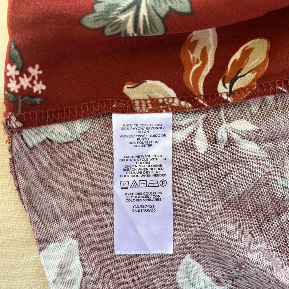 LOFT Red Floral Blouse - Picture 5 of 5